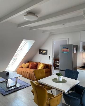 R77 Apartment Downtown - Penthouse Budapest Exteriör bild