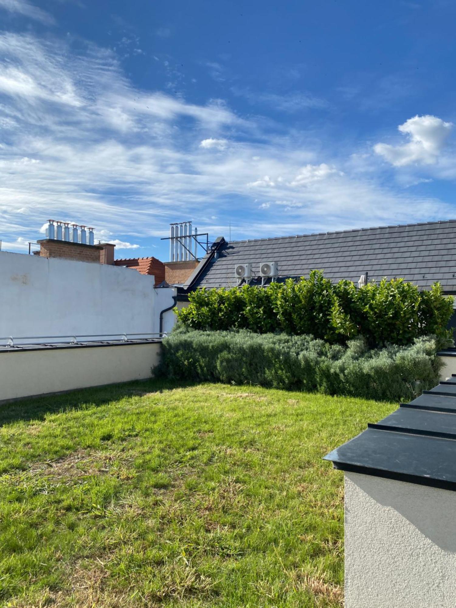 R77 Apartment Downtown - Penthouse Budapest Exteriör bild