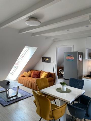 R77 Apartment Downtown - Penthouse Budapest Exteriör bild
